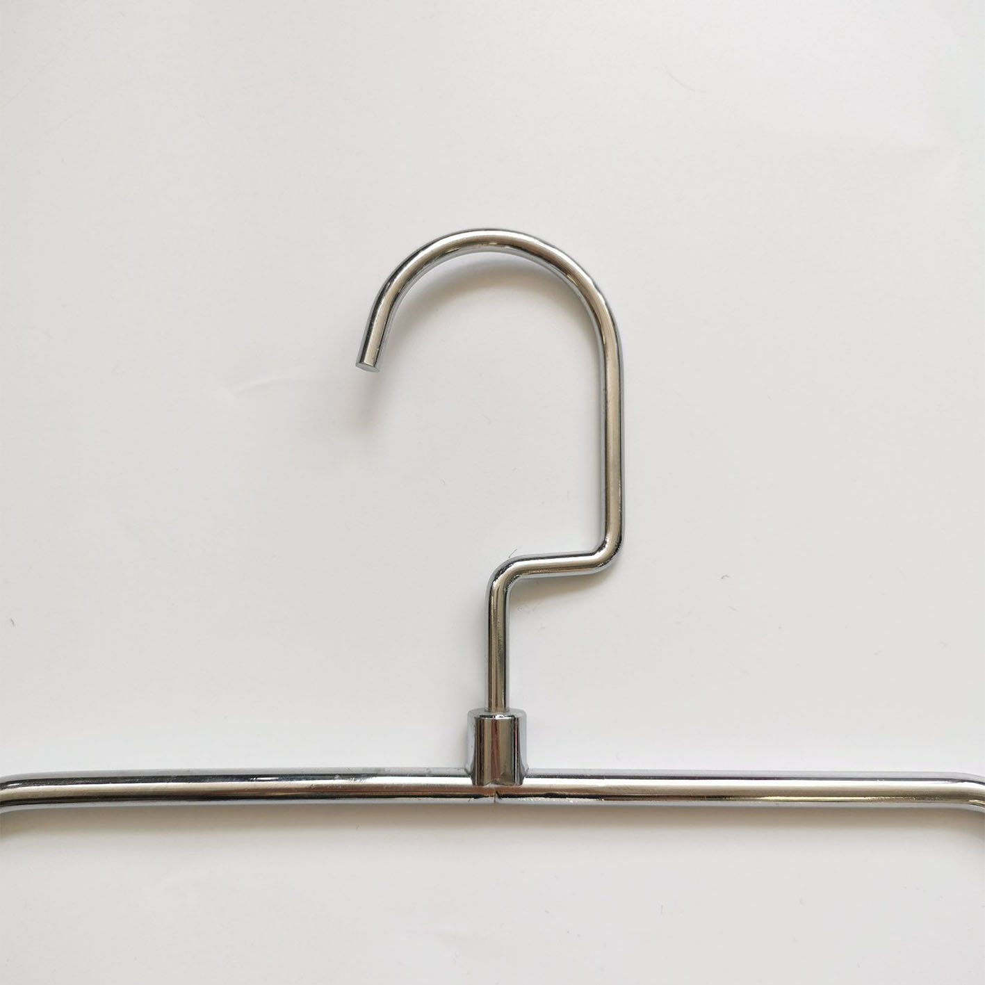 Wholesale Household Metal Silver Hanger with Rotatable Hook for Clothes Store